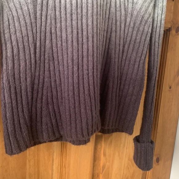 Twik like new light gray to purple ombre sweater size Small - Picture 4 of 5